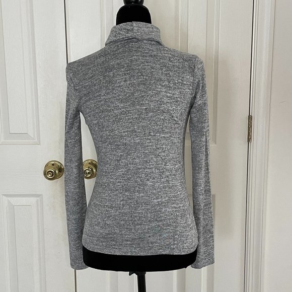 Long-sleeve turtleneck shirt from Forever 21 - Picture 4 of 10